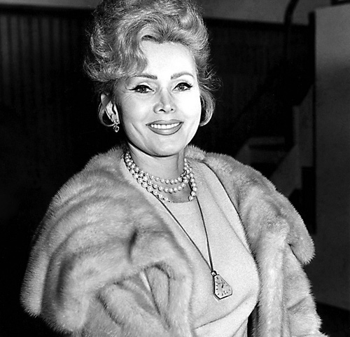Zsa Zsa Gabor wears it well Zsa Zsa Gabor wears it well