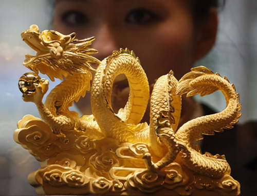 Haute-Today-Hong-Kong-Gold-Dragon 24K Gold Dragon Statue at Chow Tai Fook