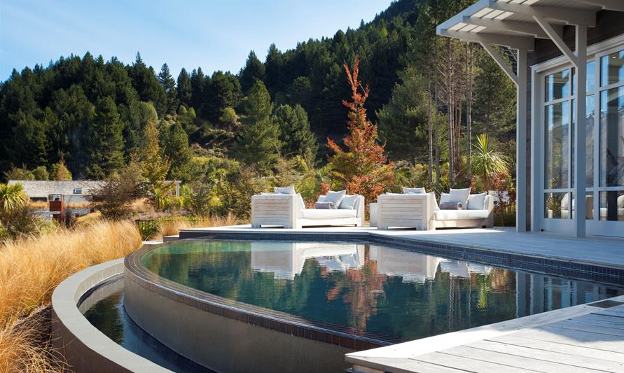 Matakauri Lodge swimming pool