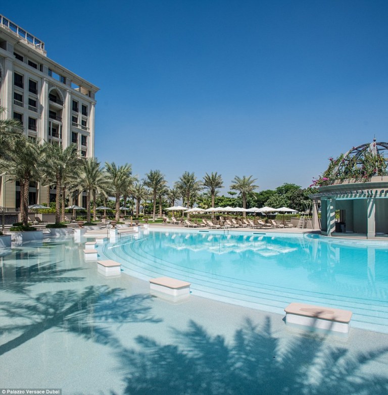 Haute-Today-Palazzo-Versace-Dubai-Pool