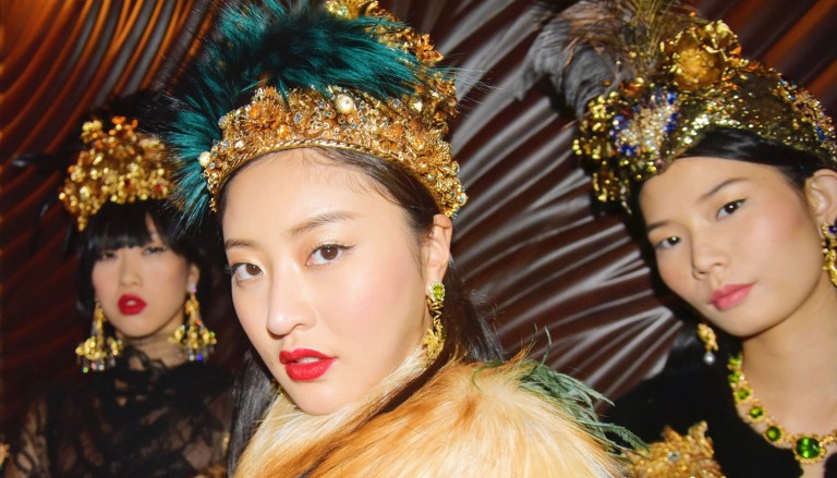 dg-hong-kong-models-accessories-backstage
