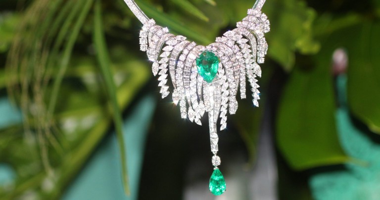 piaget-palm-sensation-sunny-side-of-life