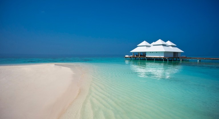 diamonds-athuruga-maldives-1