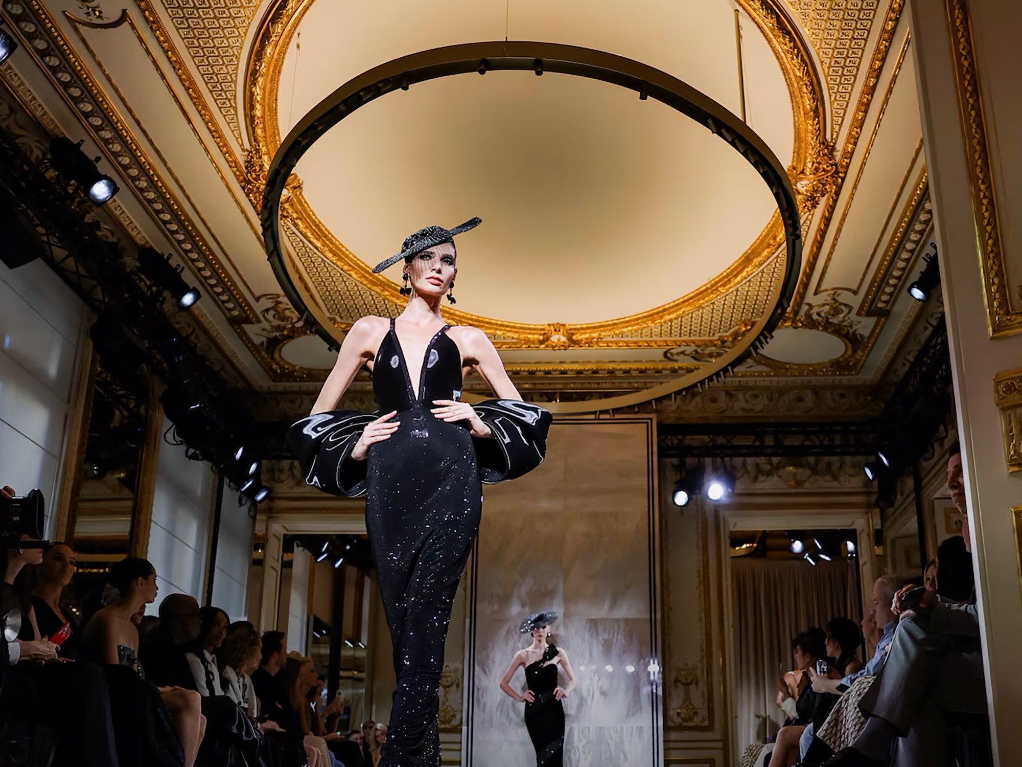 Armani-Prive-Couture-Show-Paris-Fall25-Catwalk-Runway-Model-Back-Black