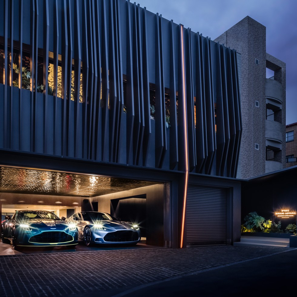 Aston-Martin_N001-Minami-Aoyama-Tokyo-Japan_Vibrao