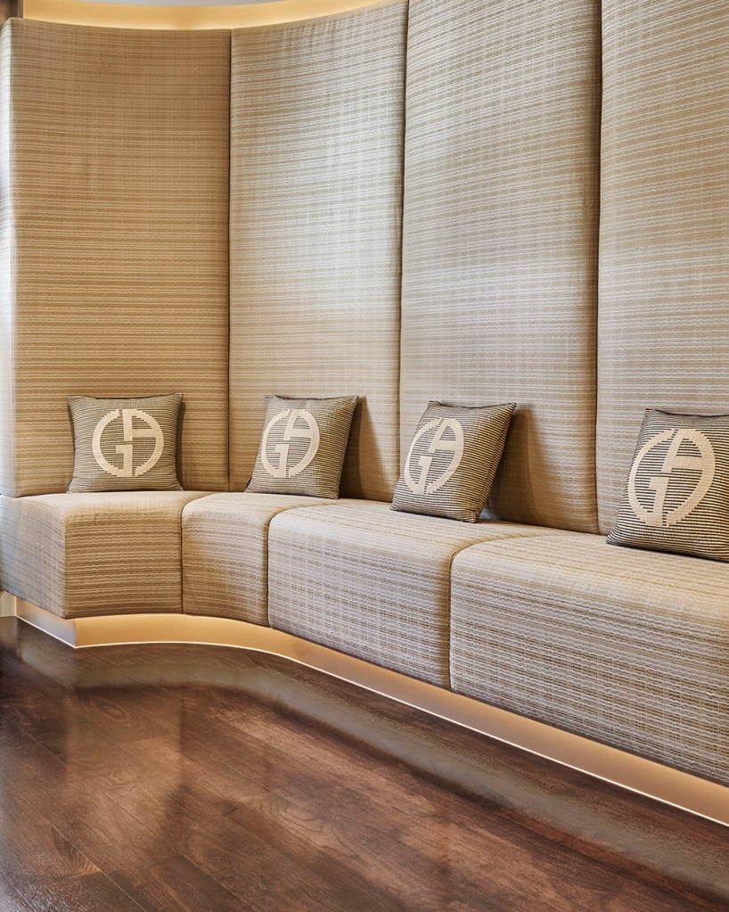 Corner lounge in beige an golden shades, four. cusions with Giorgio Armani Logo