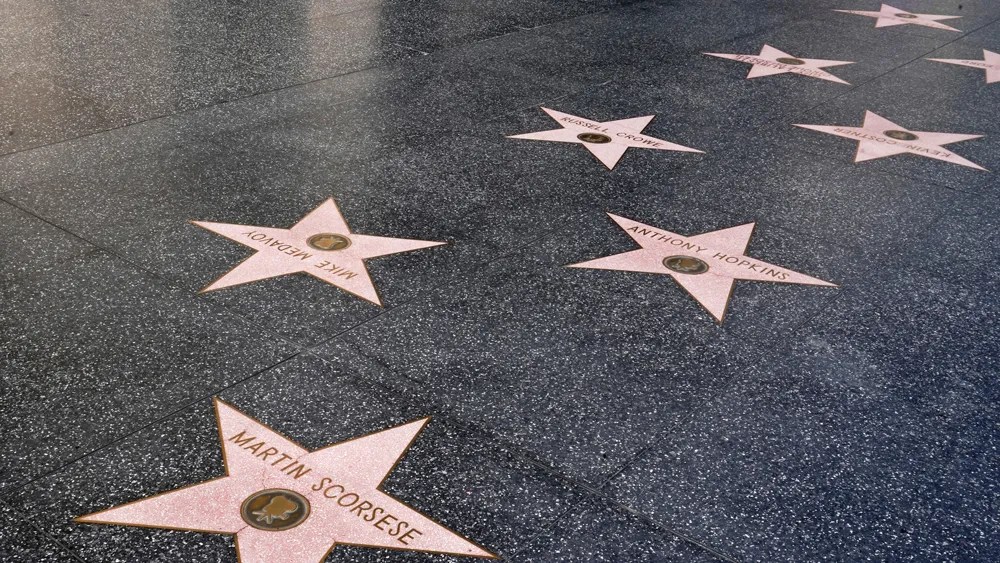 Travis Paternostro work on the walk og fame in hollywood