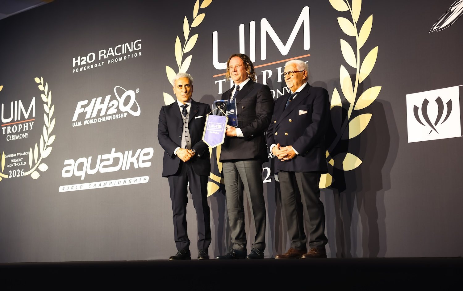 UIM Mordenti winner holding a trophy