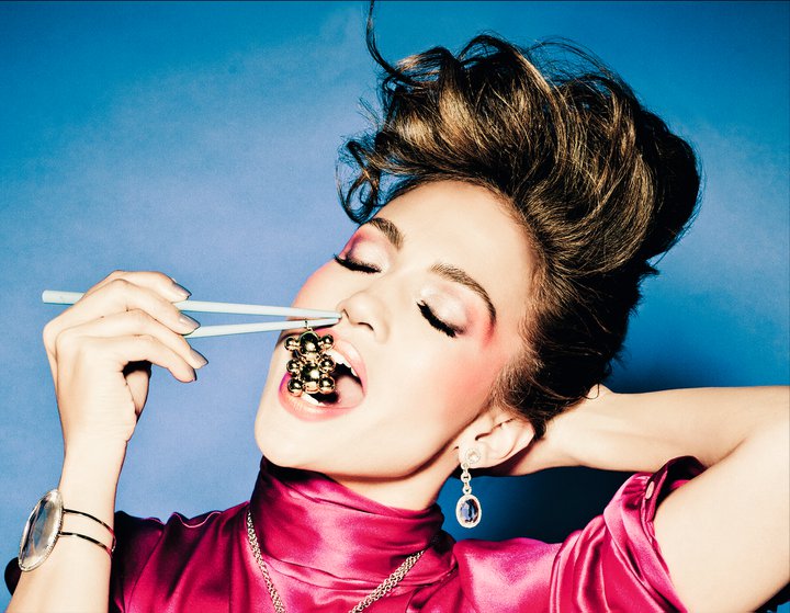 jennifer lopez eating jewellery as sushi