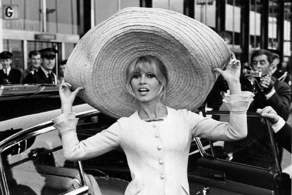 Brigitte Bardot at the airport surrounde3d by paparazzi