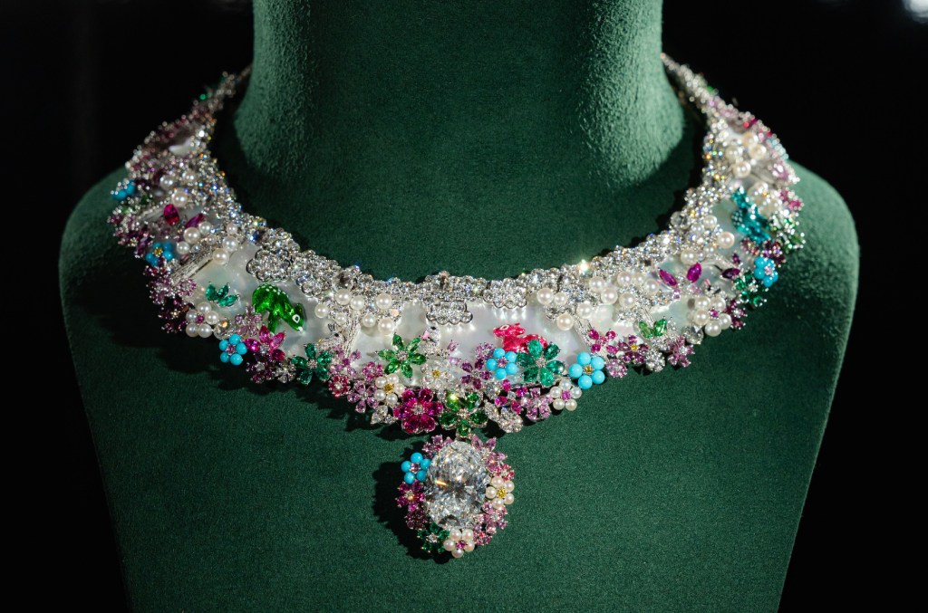 High jewelry by Dior Diorexquis Forêt Nacrée necklace