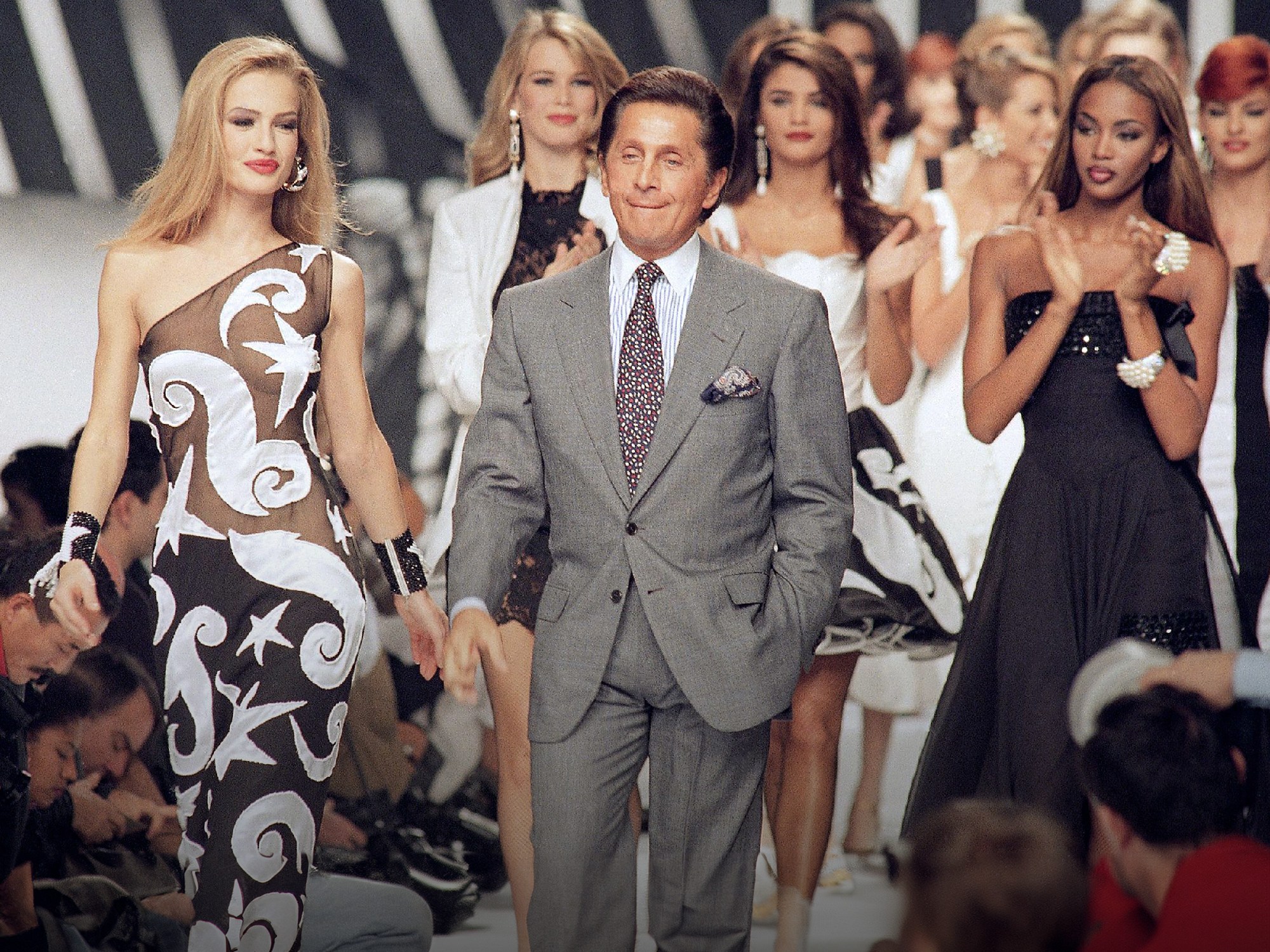 valentino with supermodels karen mugler naomi campbell claudia schiffer linda evangelista
