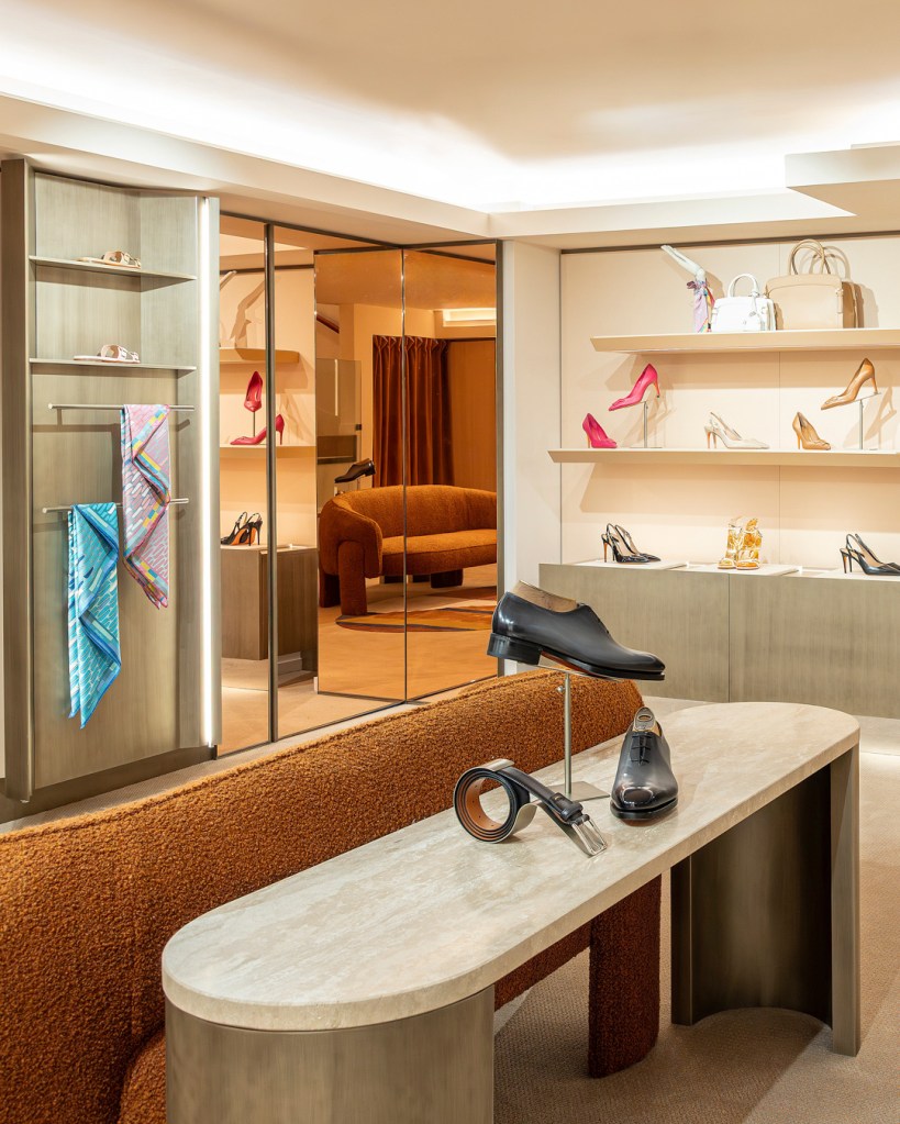 Santoni Monte-Carlo store displays