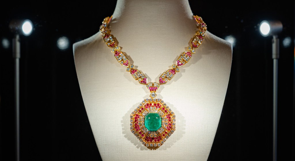 Haute Joaillerie prize-winning vintage necklace by Bulgari Heritage